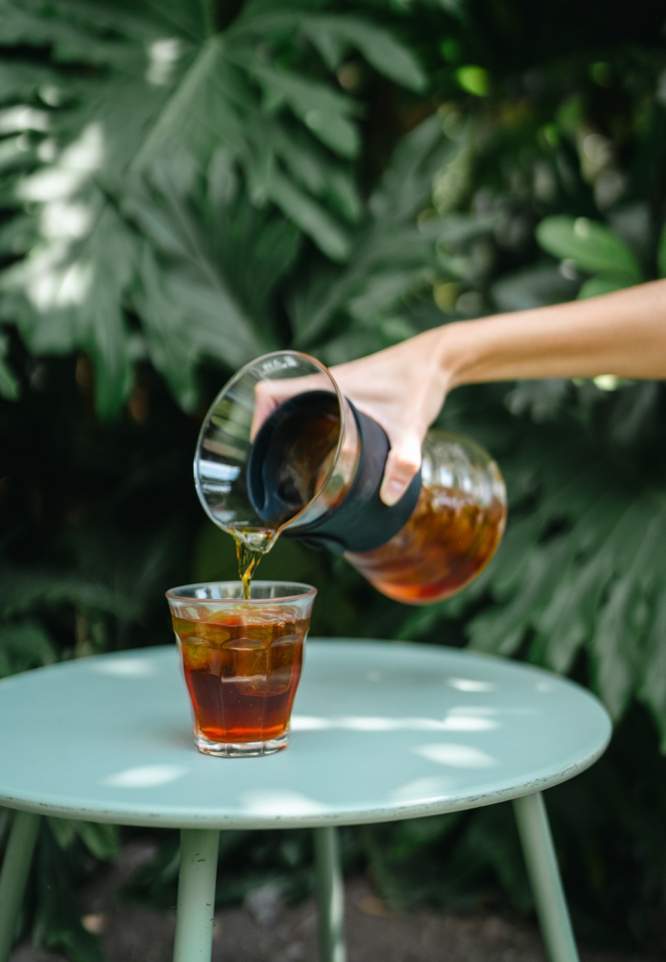Preparación de café en V60 sobre la barra de Dominica 19